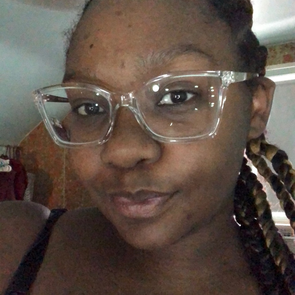 Meet your Posher, Emonie